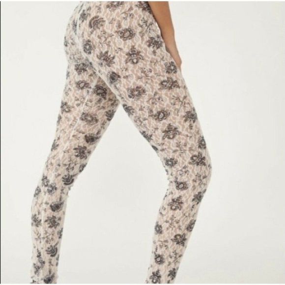 Free People Layered in Lace Legging Ivory Combo Size Medium NWT FP - Picture 3 of 7